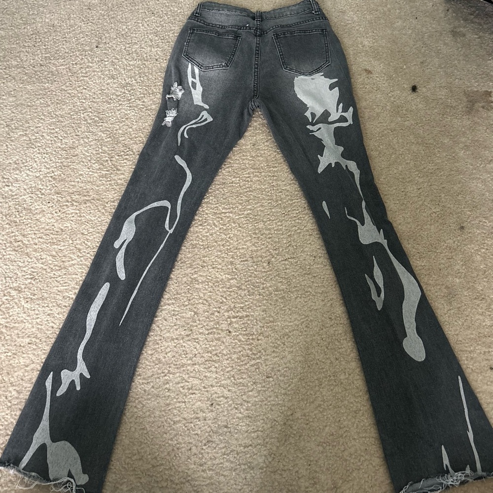 It’s flare pants at the bottom a size Xs and all type of gray